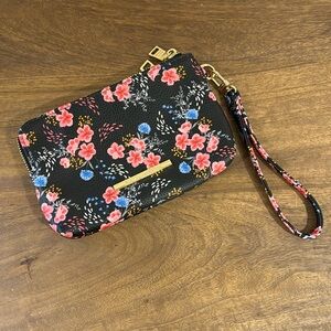 Sleeve Madden Floral wristlet